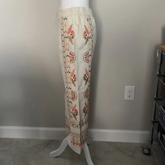 OPEN TO OFFERS Anthropologie Cream Embroidered Straight-Leg Pants size SMALL - Picture 3 of 9